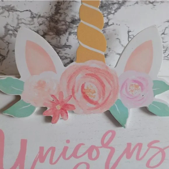 UNICORN GIFT SET: hardcover book and wall decor - Picture 5 of 7